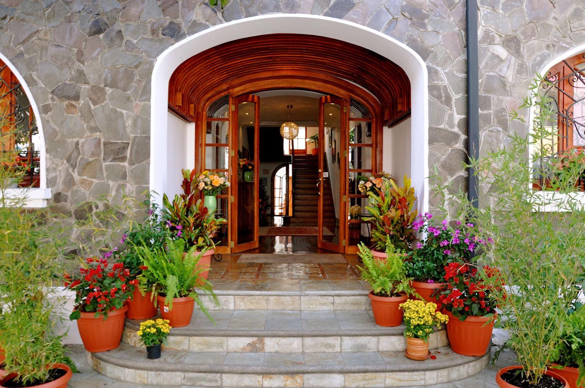 Boutique Hotel Casa Foch Quito Exterior photo