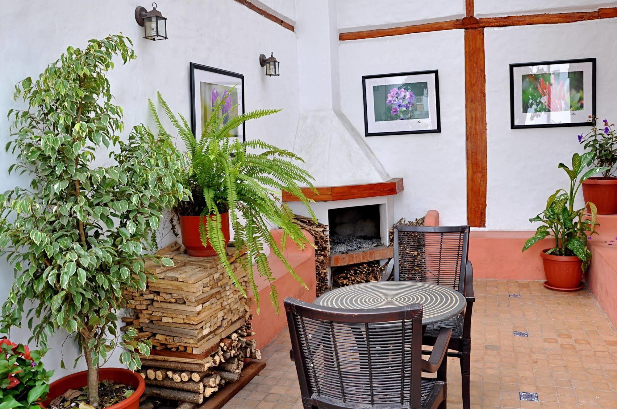 Boutique Hotel Casa Foch Quito Exterior photo
